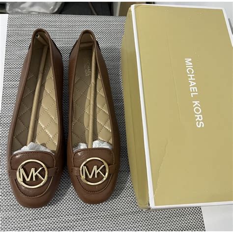 sepatu michael kors.